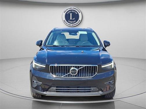 2025 Volvo XC40 B5 Ultra Bright Theme