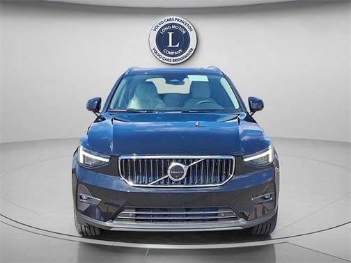 2025 Volvo XC40 B5 Ultra Bright Theme