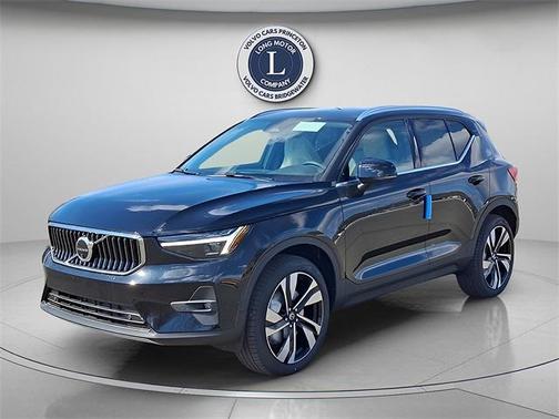 2025 Volvo XC40 B5 Ultra Bright Theme