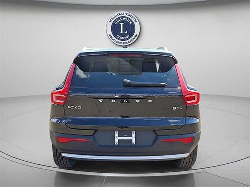 2025 Volvo XC40 B5 Ultra Bright Theme