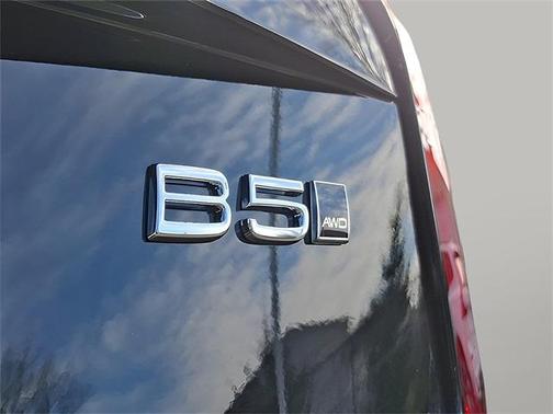 2025 Volvo XC90 B5 Ultra 6-Seater