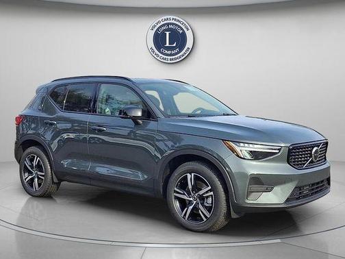 Forest Green 2026 Volvo XC40 B5 Core