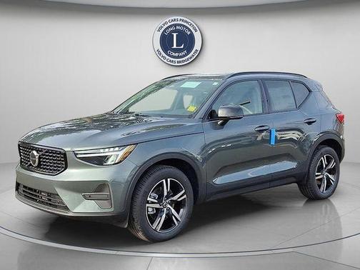Forest Green 2026 Volvo XC40 B5 Core