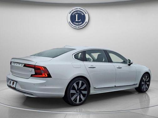 2024 Volvo S90 Recharge Plug-In Hybrid T8 Ultimate