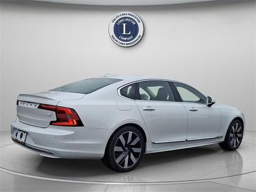 2024 Volvo S90 Recharge Plug-In Hybrid T8 Ultimate