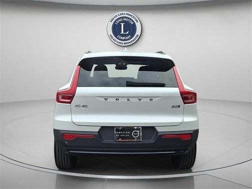 2025 Volvo XC40 B5 Plus Dark Theme