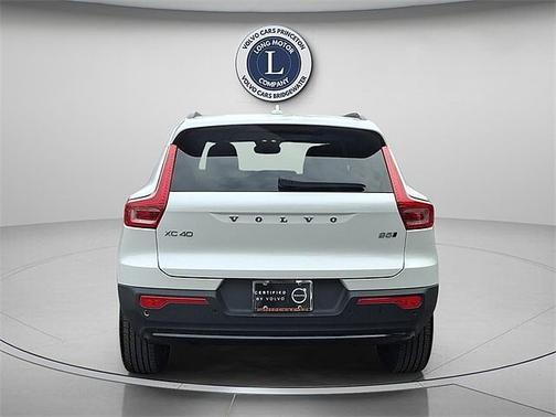 2025 Volvo XC40 B5 Plus Dark Theme