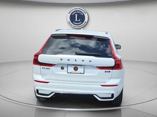 Crystal White 2026 Volvo XC60 B5 Ultra Black Edition