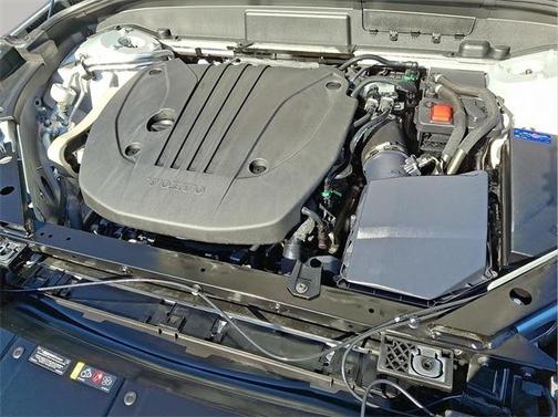 4 DR 2025 Volvo XC60 B5 Plus