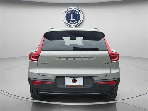 2025 Volvo XC40 B5 Plus Dark Theme