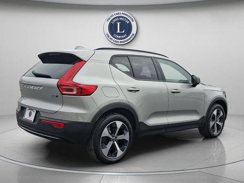 2025 Volvo XC40 B5 Plus Dark Theme