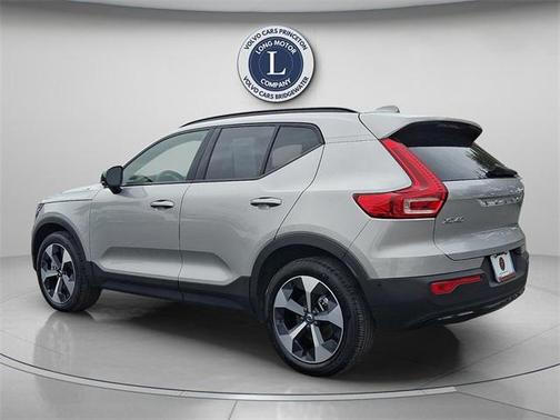 2025 Volvo XC40 B5 Plus Dark Theme