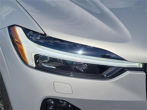 2025 Volvo XC60 Core
