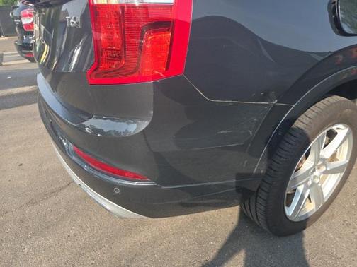 2021 Volvo XC90 T6 Momentum