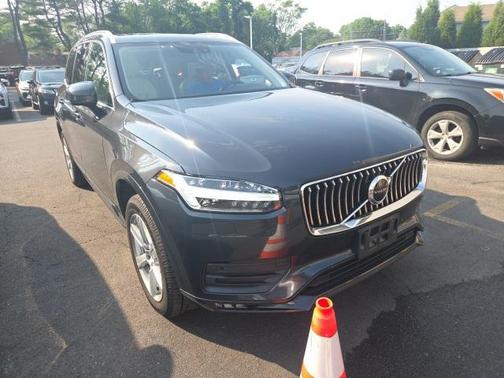 2021 Volvo XC90 T6 Momentum