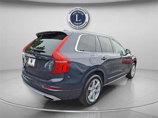 2021 Volvo XC90 T6 Momentum