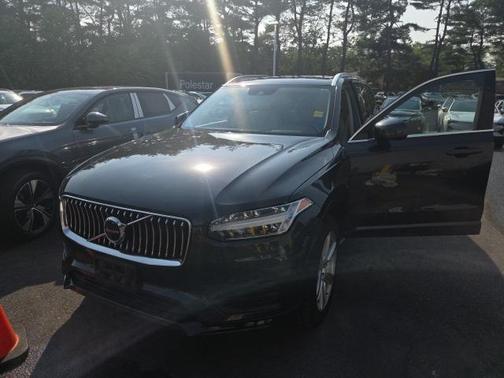 2021 Volvo XC90 T6 Momentum