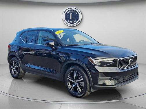 2025 Volvo XC40 B5 Core Bright Theme