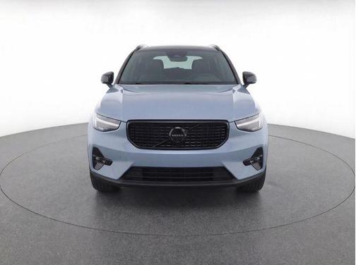2026 Volvo XC40 B5 Core