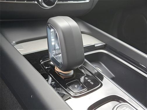 2025 Volvo XC60 Plug-In Hybrid T8 Plus