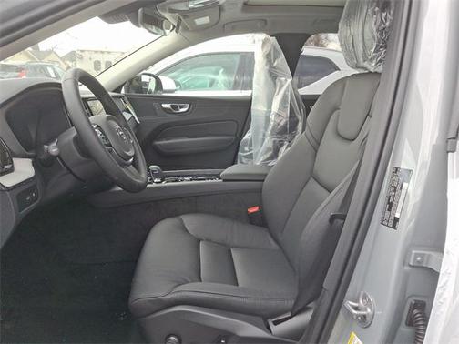 2025 Volvo XC60 Plug-In Hybrid T8 Plus