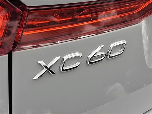 2025 Volvo XC60 Plug-In Hybrid T8 Plus