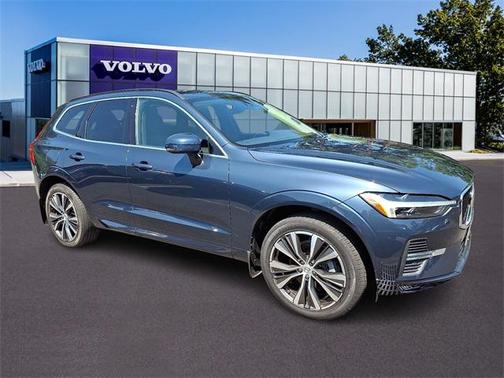 2022 Volvo XC60 B5 Momentum
