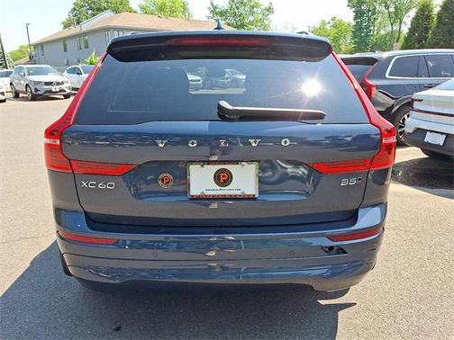 2022 Volvo XC60 B5 Momentum