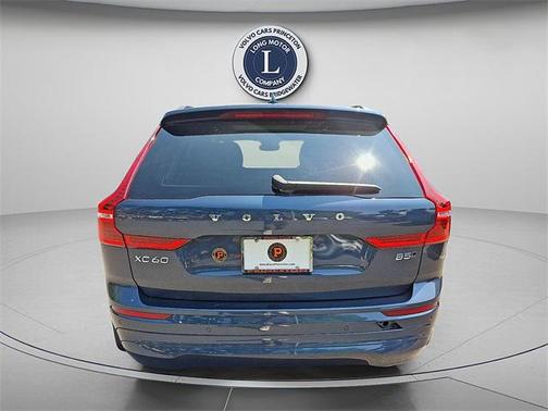 2022 Volvo XC60 B5 Momentum