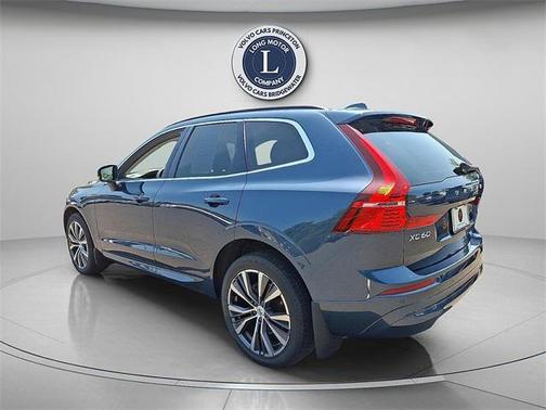 2022 Volvo XC60 B5 Momentum