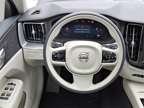 2025 Volvo XC60 B5 Core