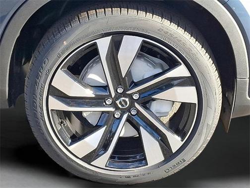 2026 Volvo XC40 B5 Ultra