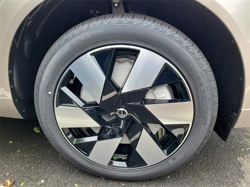 2025 Volvo XC60 Plug-In Hybrid Plus