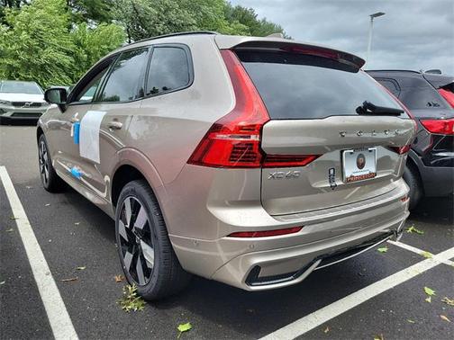 2025 Volvo XC60 Plug-In Hybrid Plus