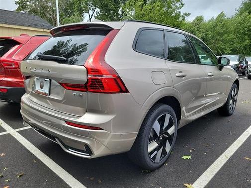2025 Volvo XC60 Plug-In Hybrid Plus
