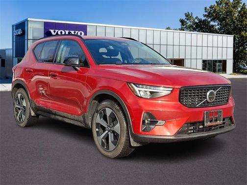 2025 Volvo XC40 Plus Dark Theme