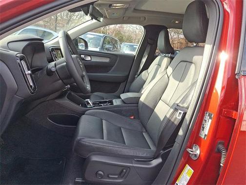2025 Volvo XC40 Plus Dark Theme