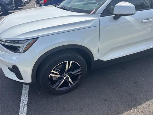 2023 Volvo XC40 B5 Core