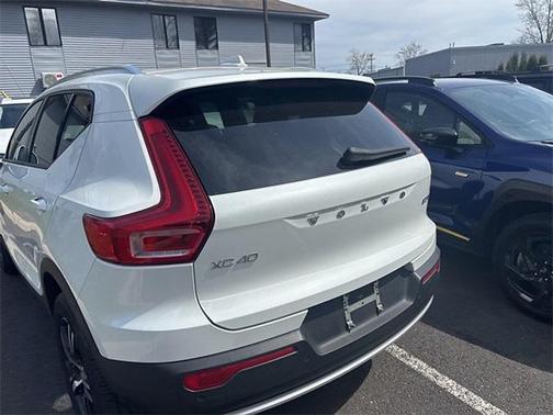 2023 Volvo XC40 B5 Core