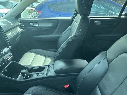 2023 Volvo XC40 B5 Core