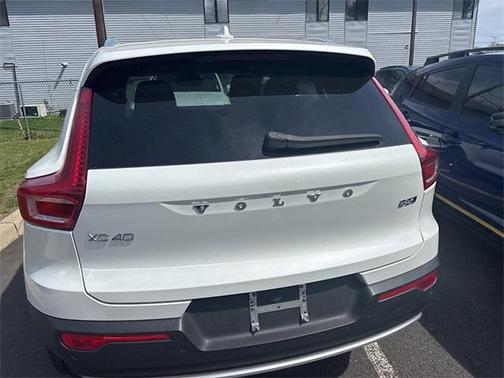 2023 Volvo XC40 B5 Core