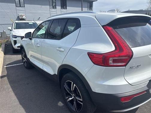 2023 Volvo XC40 B5 Core