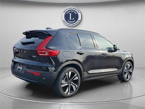 2026 Volvo XC40 B5 Ultra