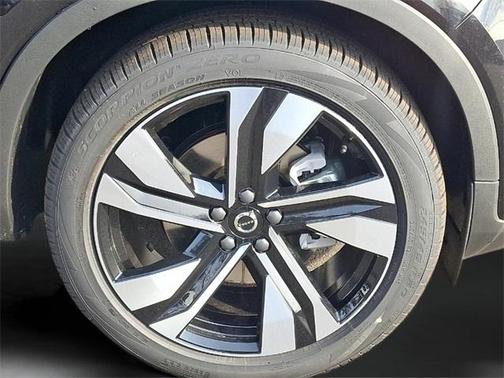 2026 Volvo XC40 B5 Ultra