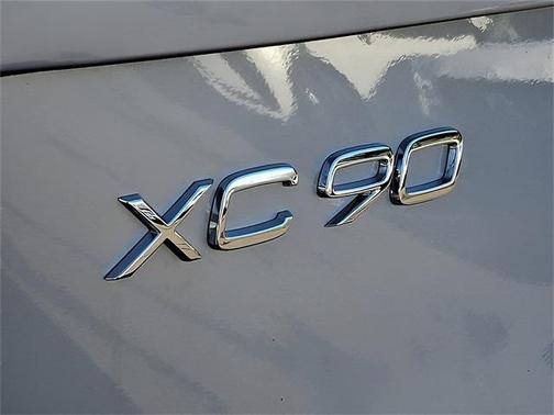 2025 Volvo XC90 B5 Plus 6-Seater