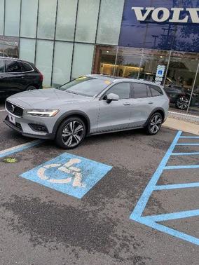 Vapor 2025 Volvo V60 Cross Country B5 Plus
