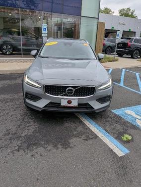 Vapor 2025 Volvo V60 Cross Country B5 Plus