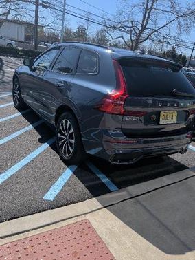 4 DR 2025 Volvo XC60 B5 Plus