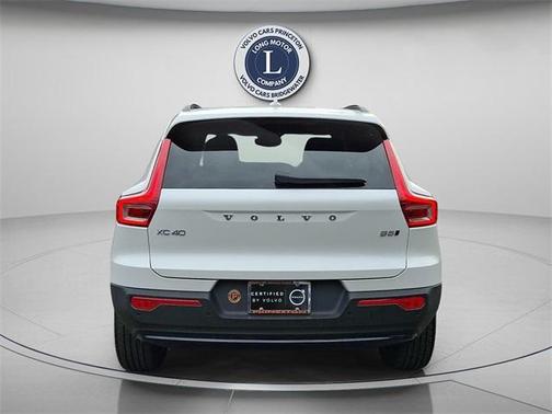 2025 Volvo XC40 B5 Plus Dark Theme