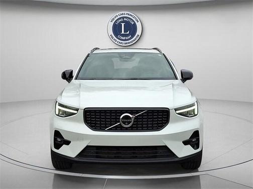 2025 Volvo XC40 B5 Plus Dark Theme